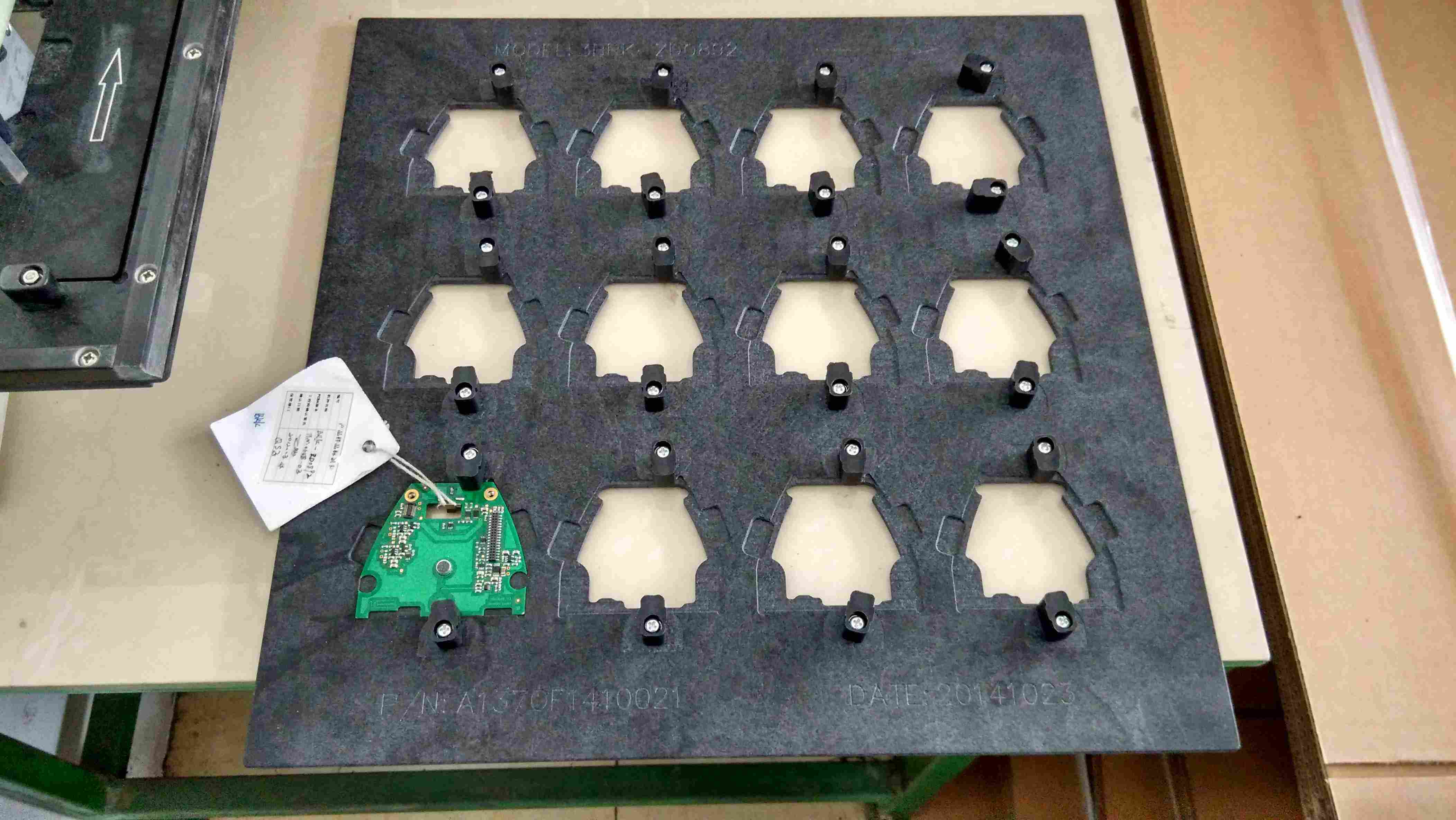 带压盖波峰焊载具